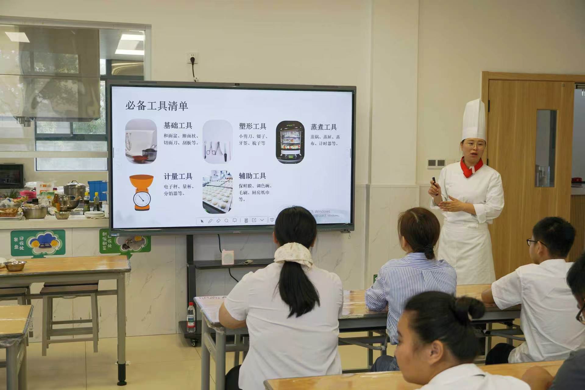现场观摩职业实训课程教学2