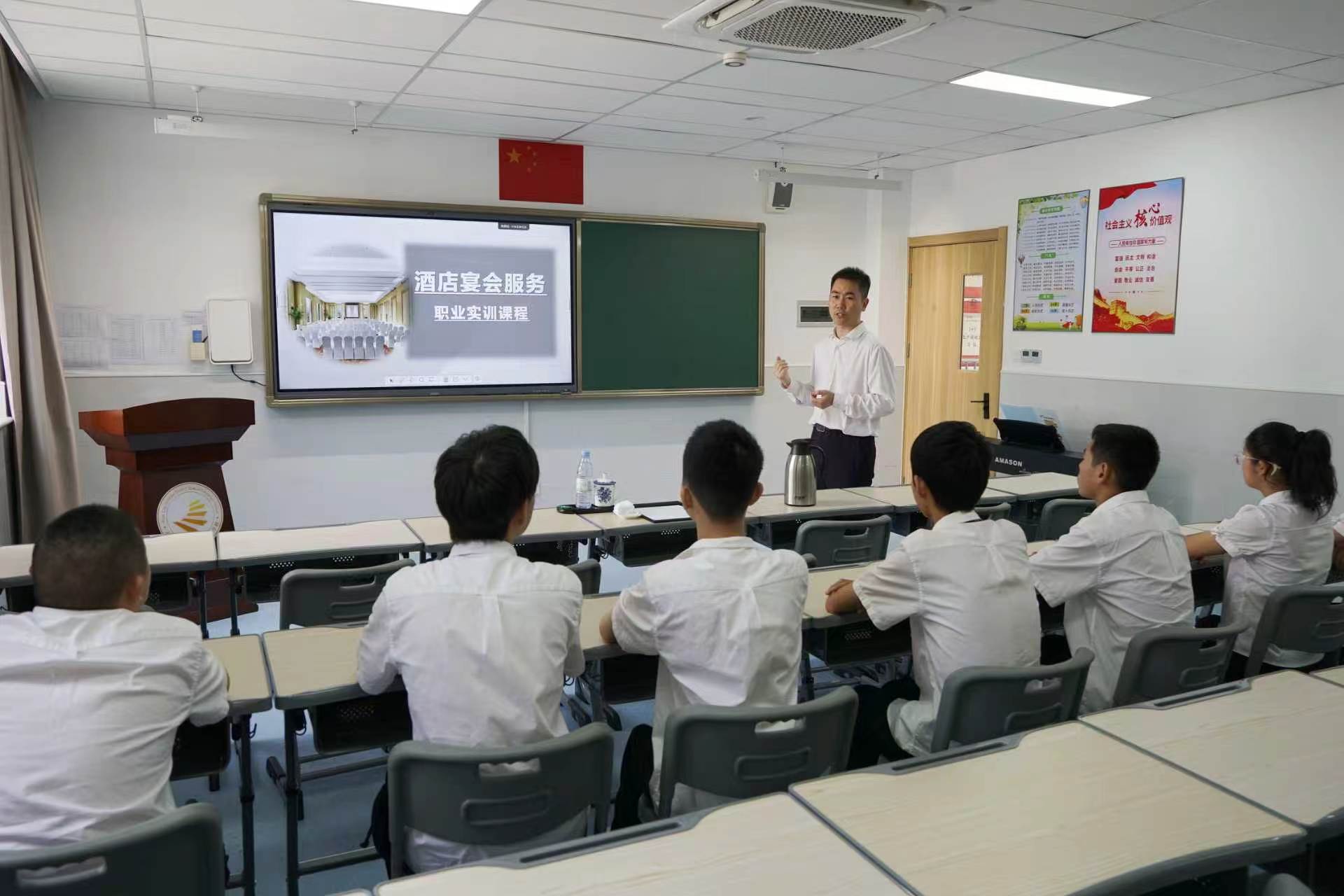 现场观摩职业实训课程教学1