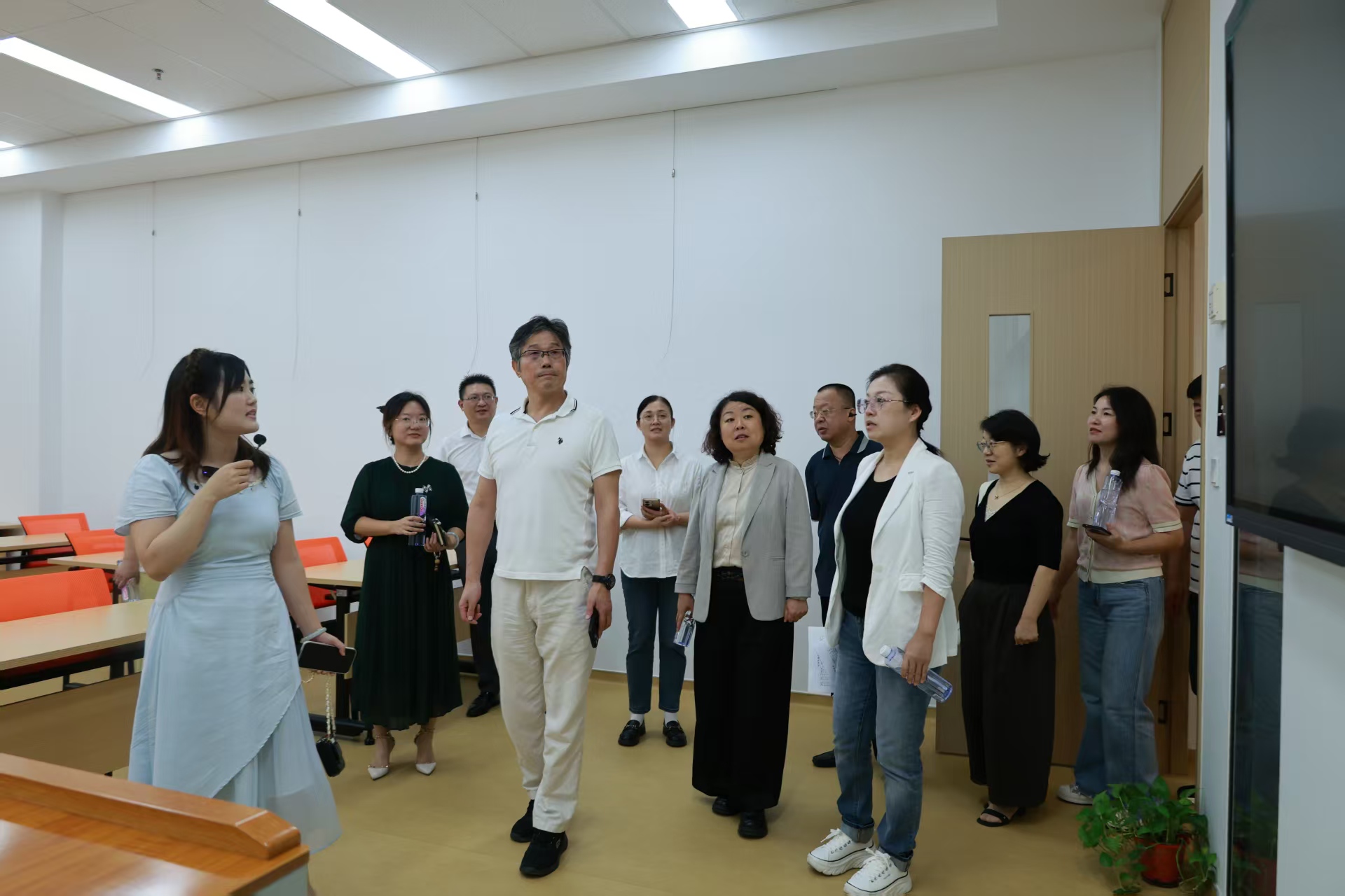 盟员参观太湖新城老年大学教学环境3