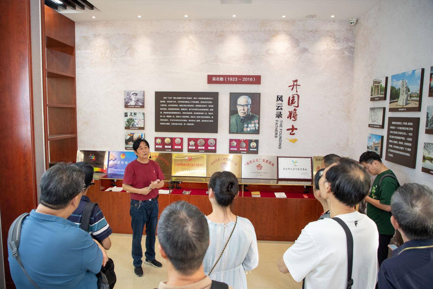 展厅内参观照片1