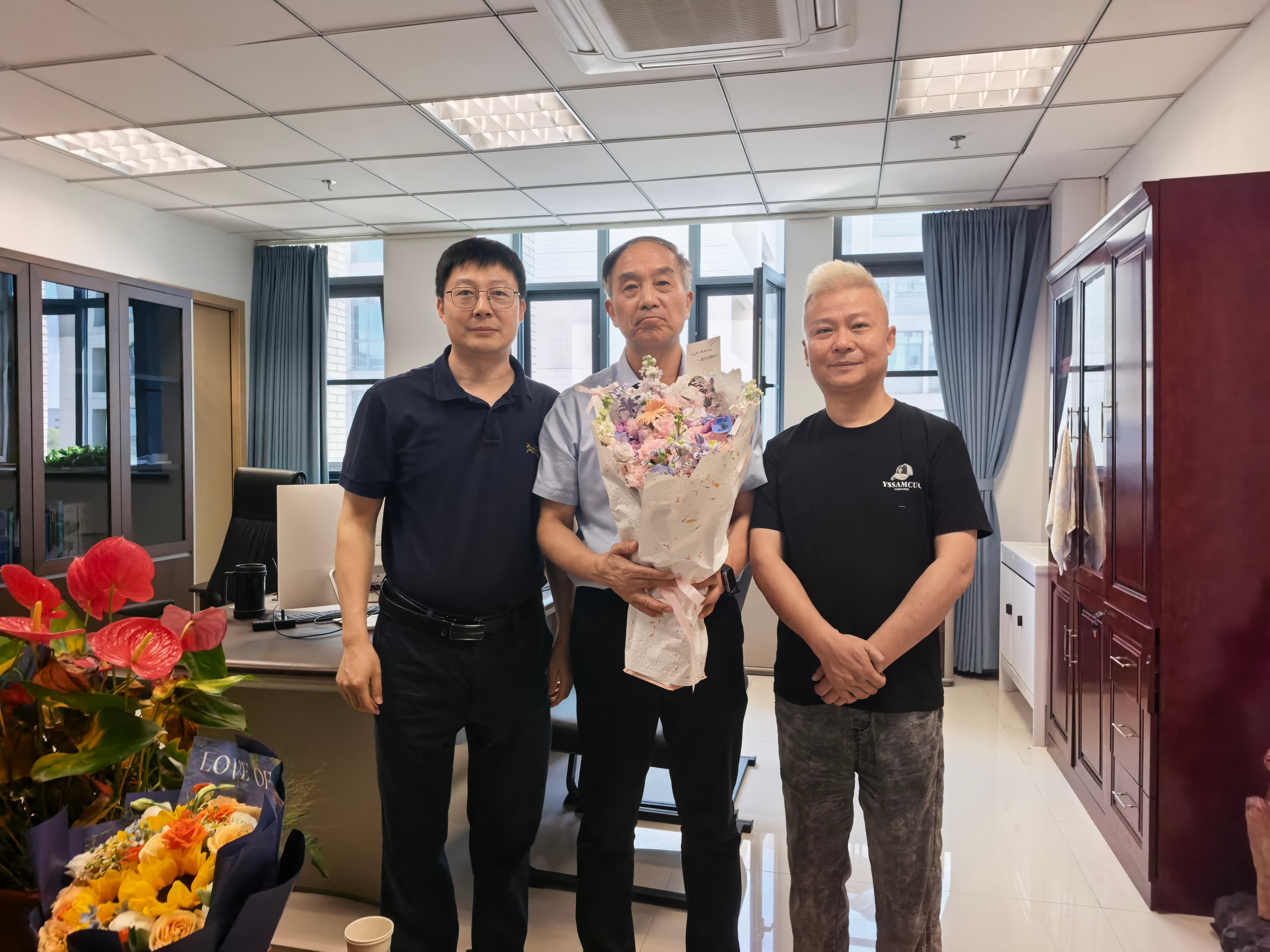 民盟江南大学基层委员会教师节看望慰问金征宇院士